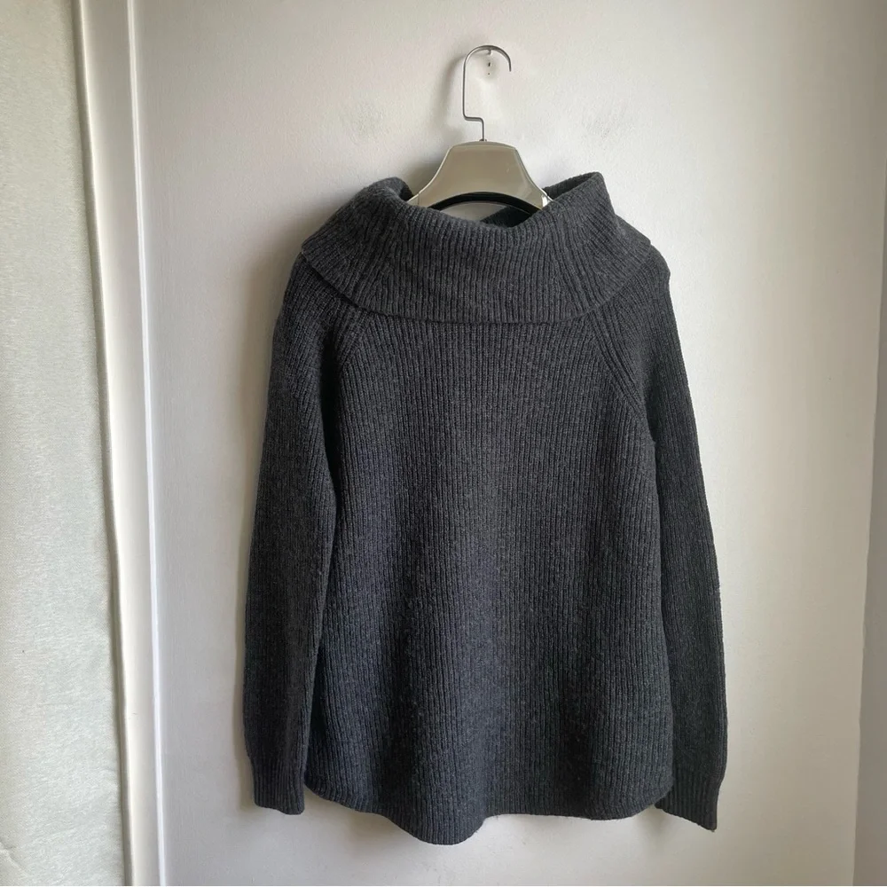 Grey Merino Wool Turtle Neck Knit Sweater-Tahari-Size S - Picture 2 of 7